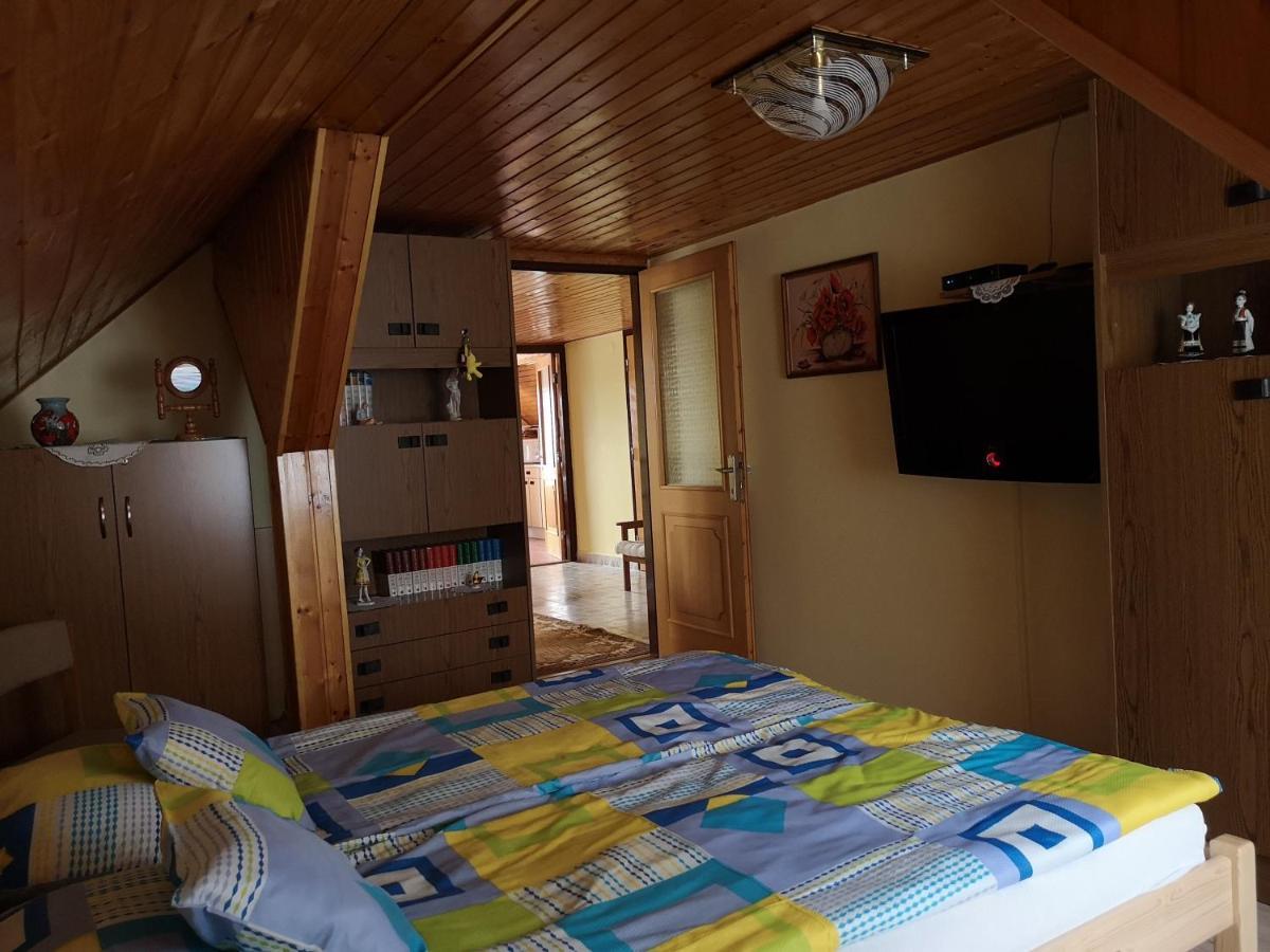 Szabó Vendégház Siklós Esterno foto