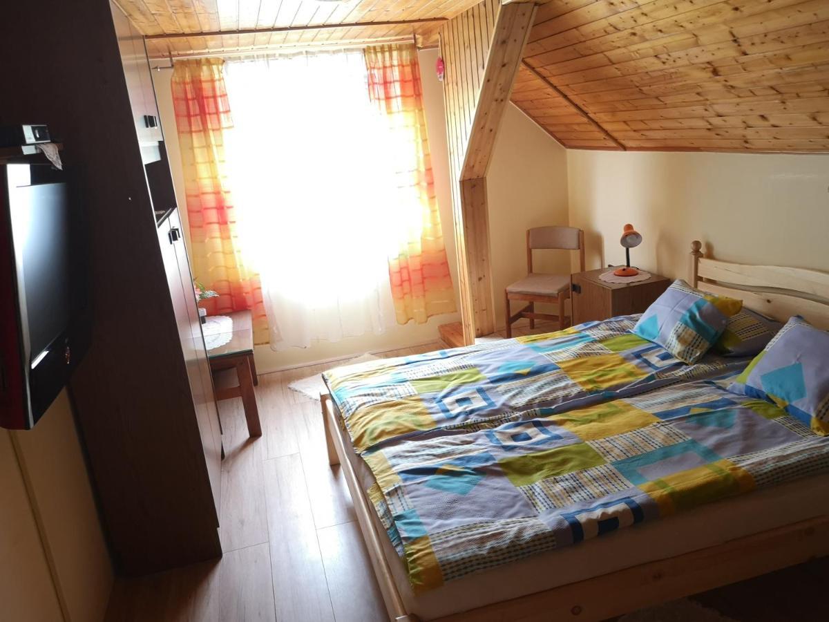 Szabó Vendégház Siklós Esterno foto